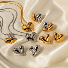 Wholesale 18K Gold Exaggerated Large Heart Shaped Stainless Steel Necklace