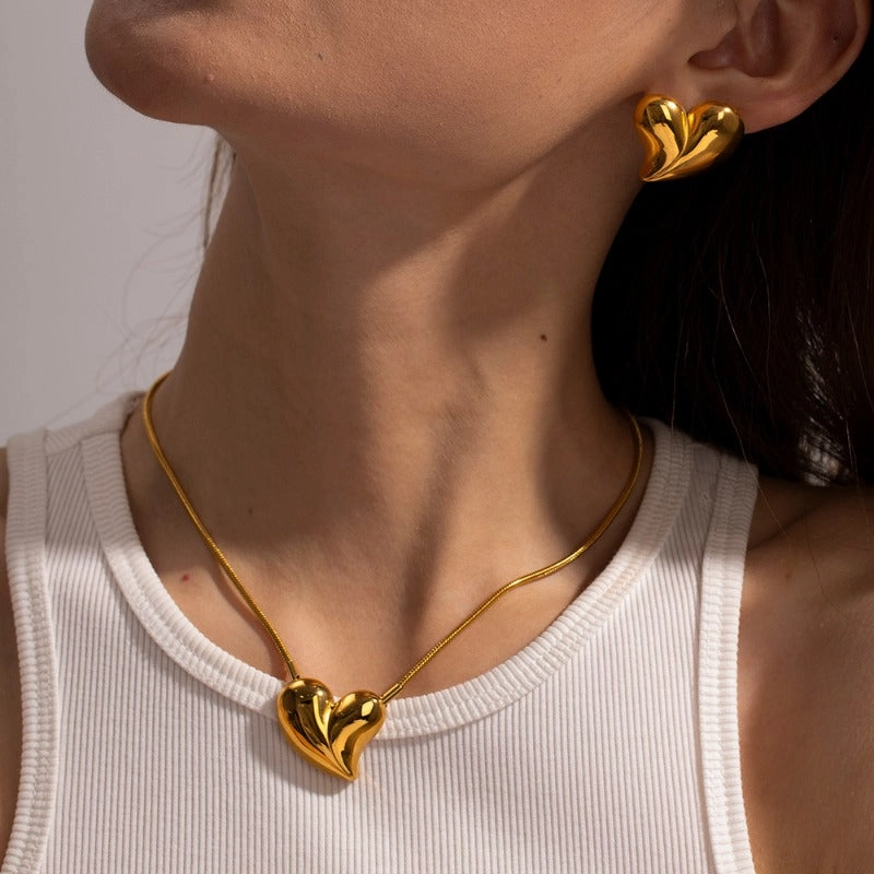Wholesale 18K Gold Exaggerated Large Heart Shaped Stainless Steel Necklace
