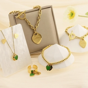 Wholesale 18K Gold-plated Heart-shaped Open Glossy Clavicle Chain Multi-color Epoxy Titanium Steel Ring Set