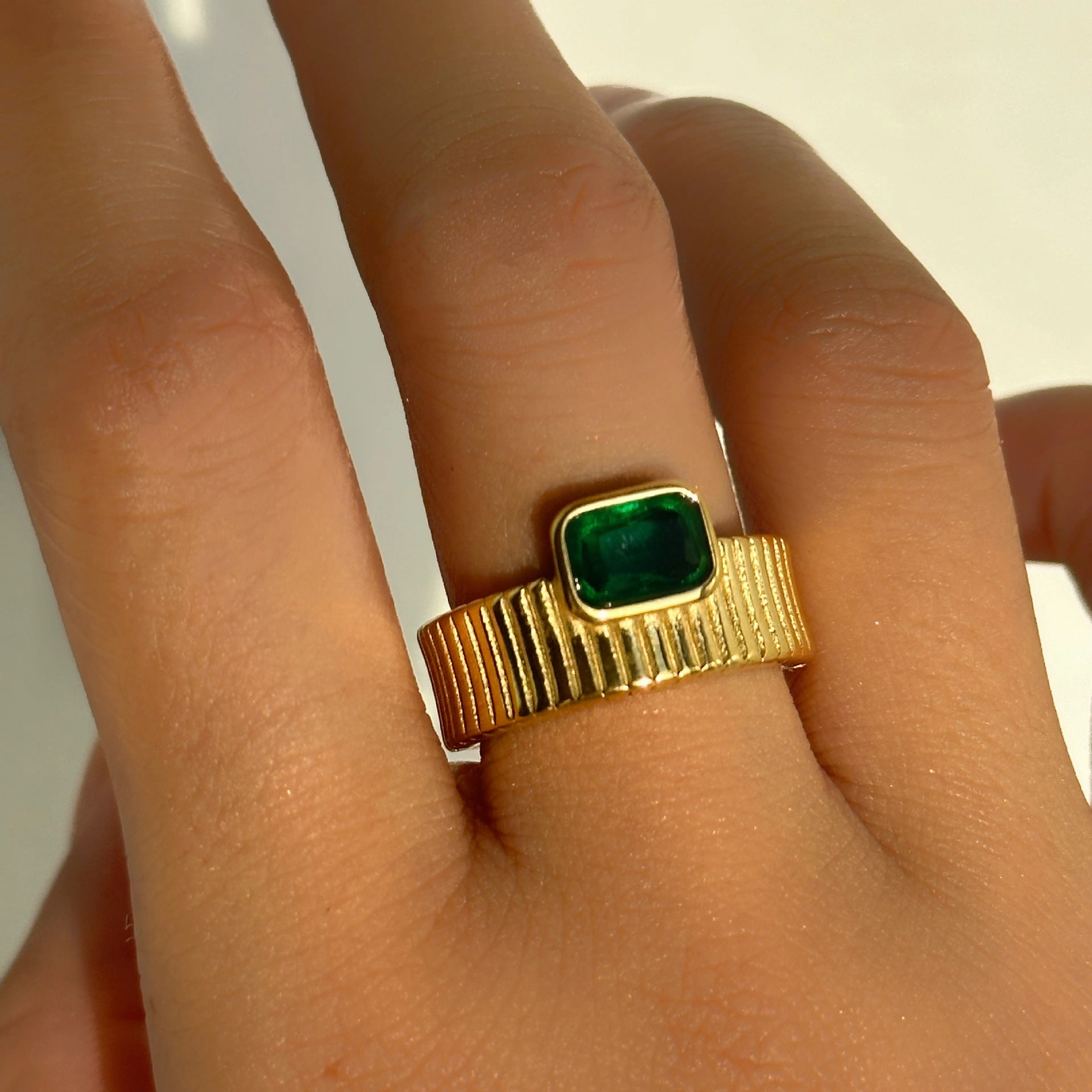 Wholesale 18k Real Gold Electroplated Titanium Steel Emerald Zircon Stripe Ring