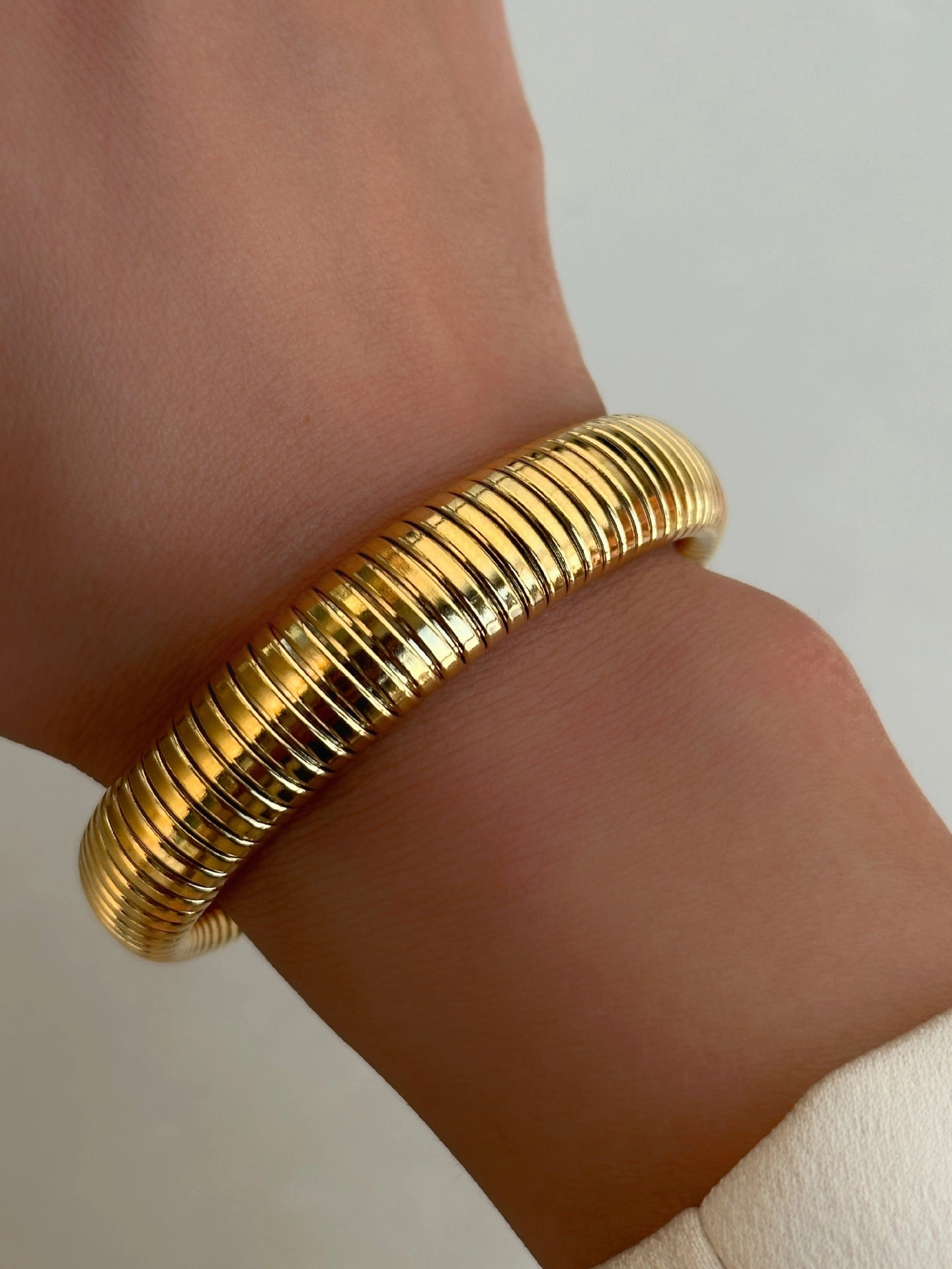 Wholesale 18k Real Gold Electroplated Titanium Steel Stretch Polished Bracelet