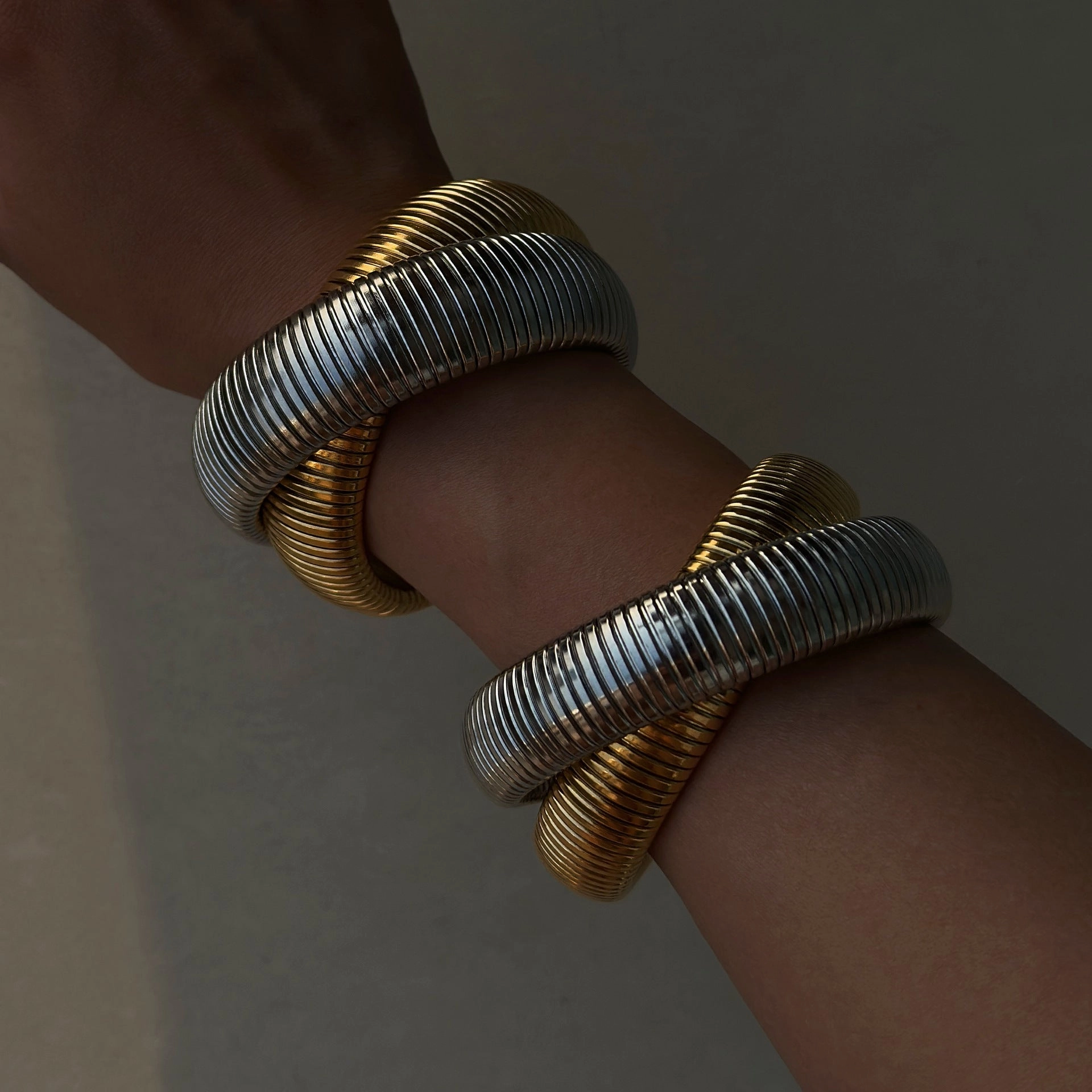 Wholesale 18k Real Gold Electroplated Titanium Steel Vintage Double Layer Elastic Bracelet