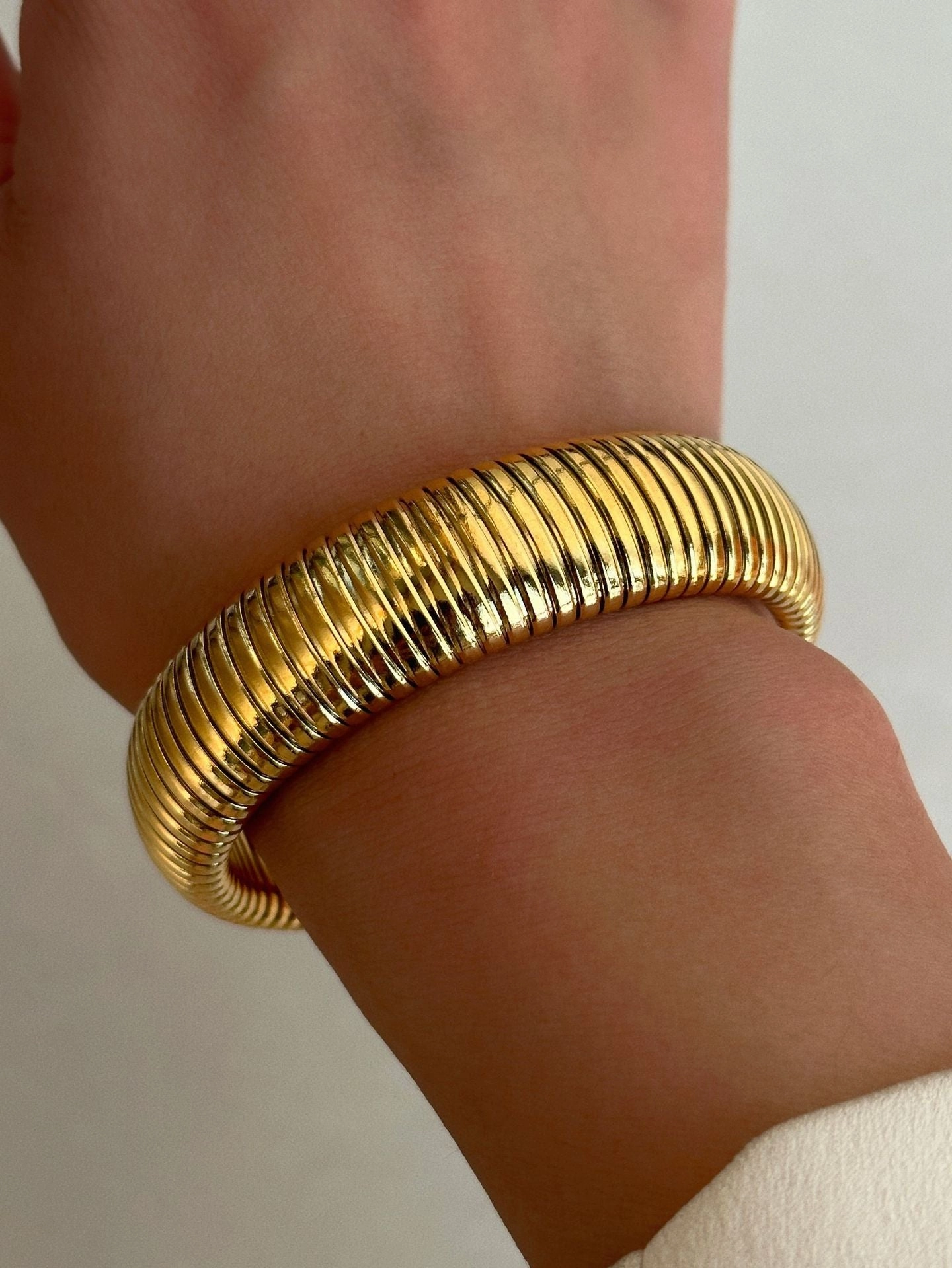 Wholesale 18k Real Gold Electroplated Titanium Steel Vintage Elastic Bracelet