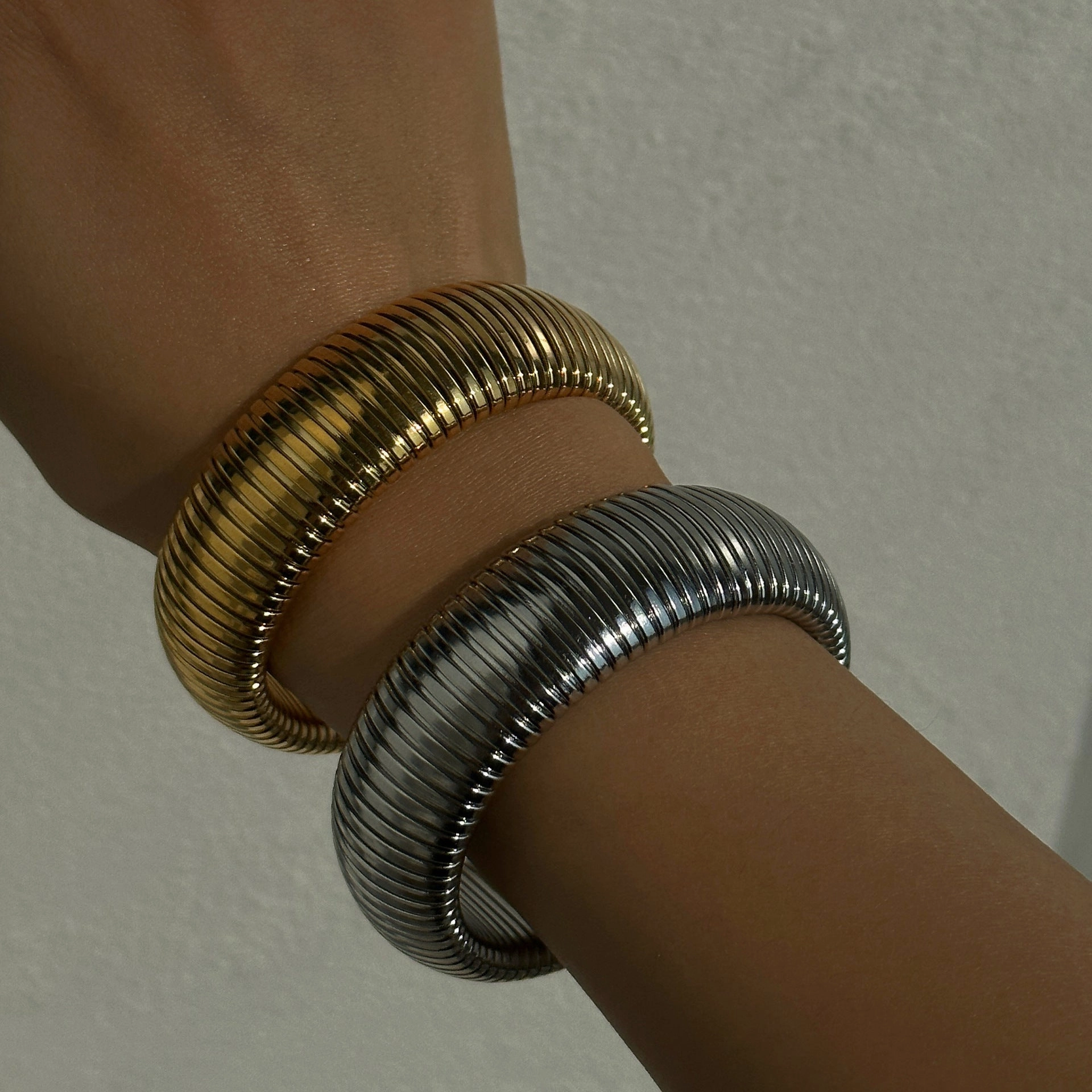 Wholesale 18k Real Gold Electroplated Titanium Steel Vintage Elastic Bracelet
