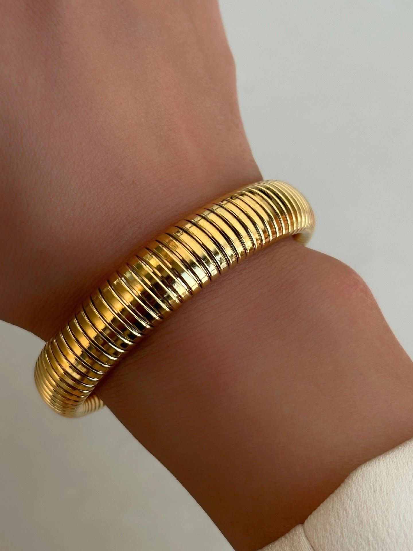 Wholesale 18k Real Gold Electroplated Titanium Steel Vintage Elastic Bracelet
