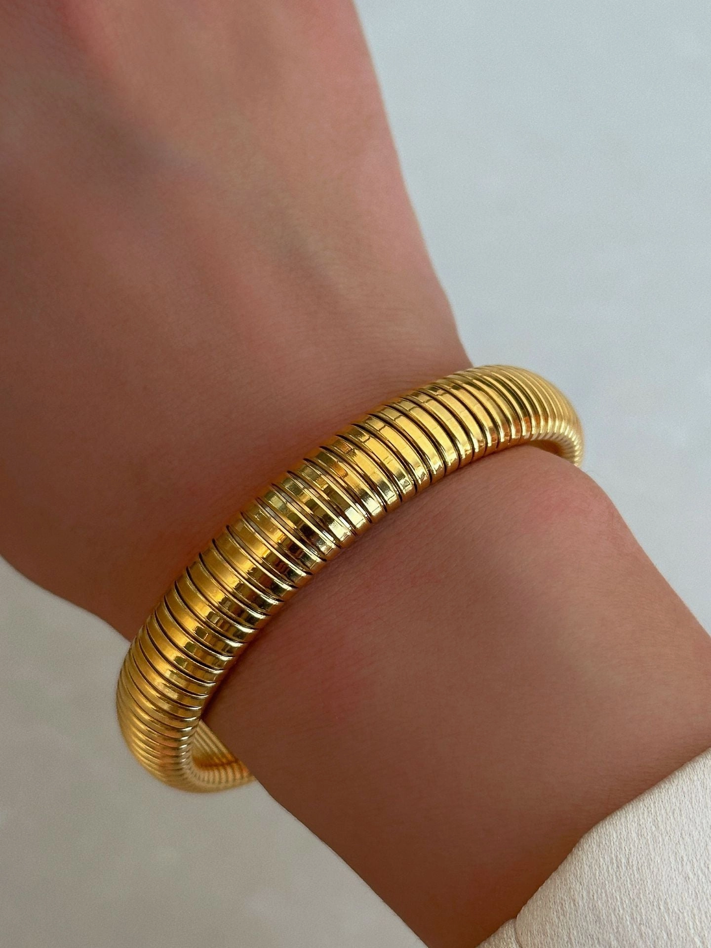 Wholesale 18k Real Gold Electroplated Titanium Steel Vintage Elastic Bracelet