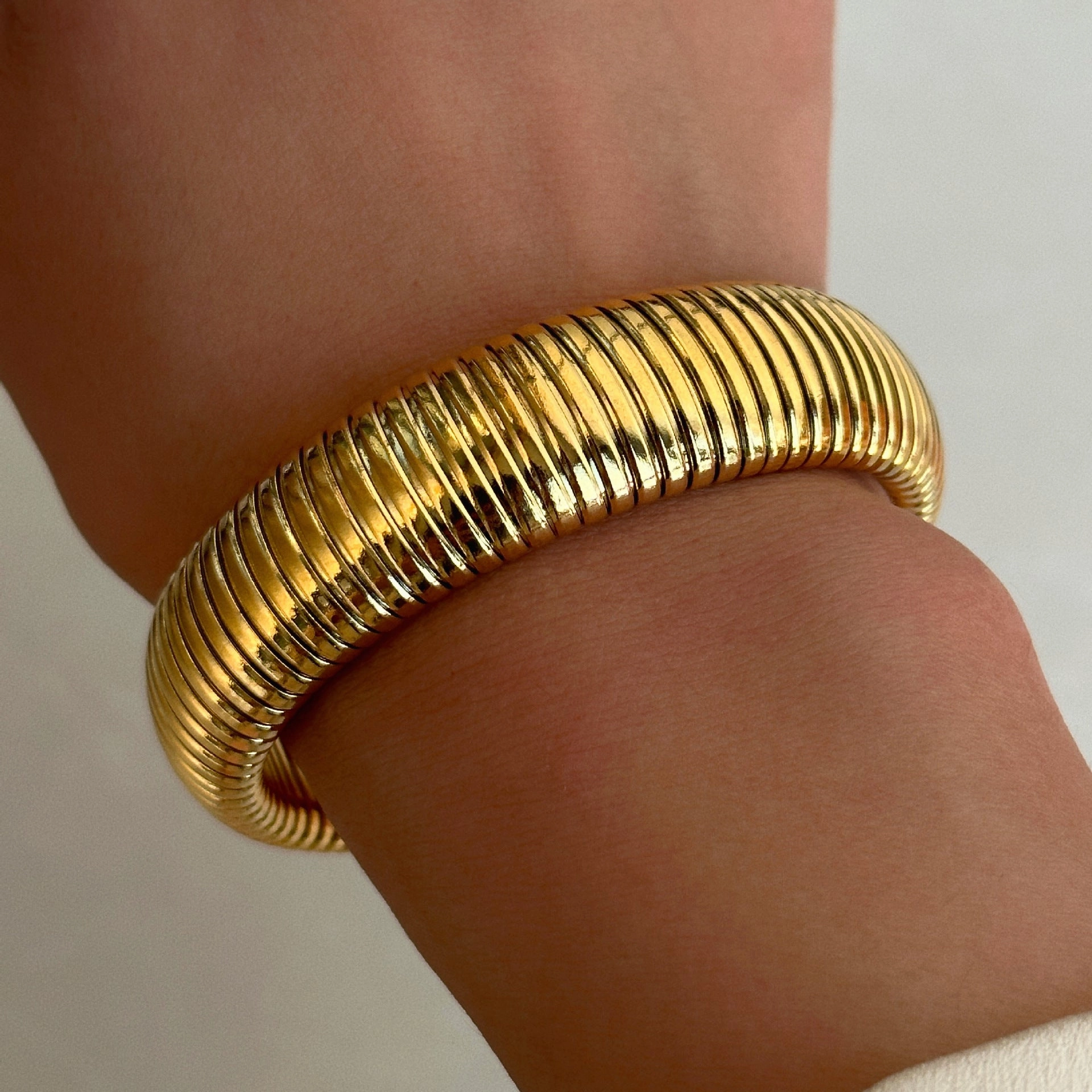 Wholesale 18k Real Gold Electroplated Titanium Steel Vintage Elastic Bracelet