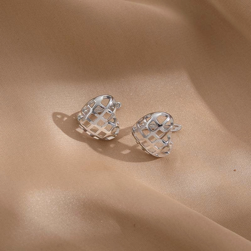 Wholesale 2023 Simple Love Hollow Earrings