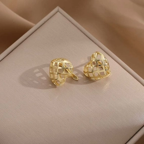 Wholesale 2023 Simple Love Hollow Earrings