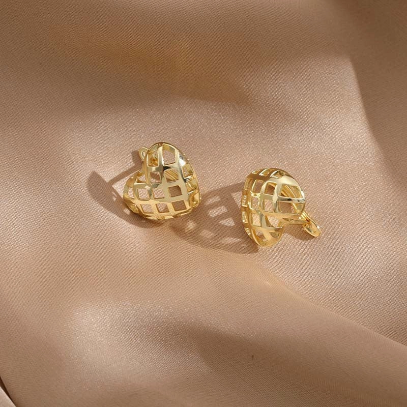Wholesale 2023 Simple Love Hollow Earrings