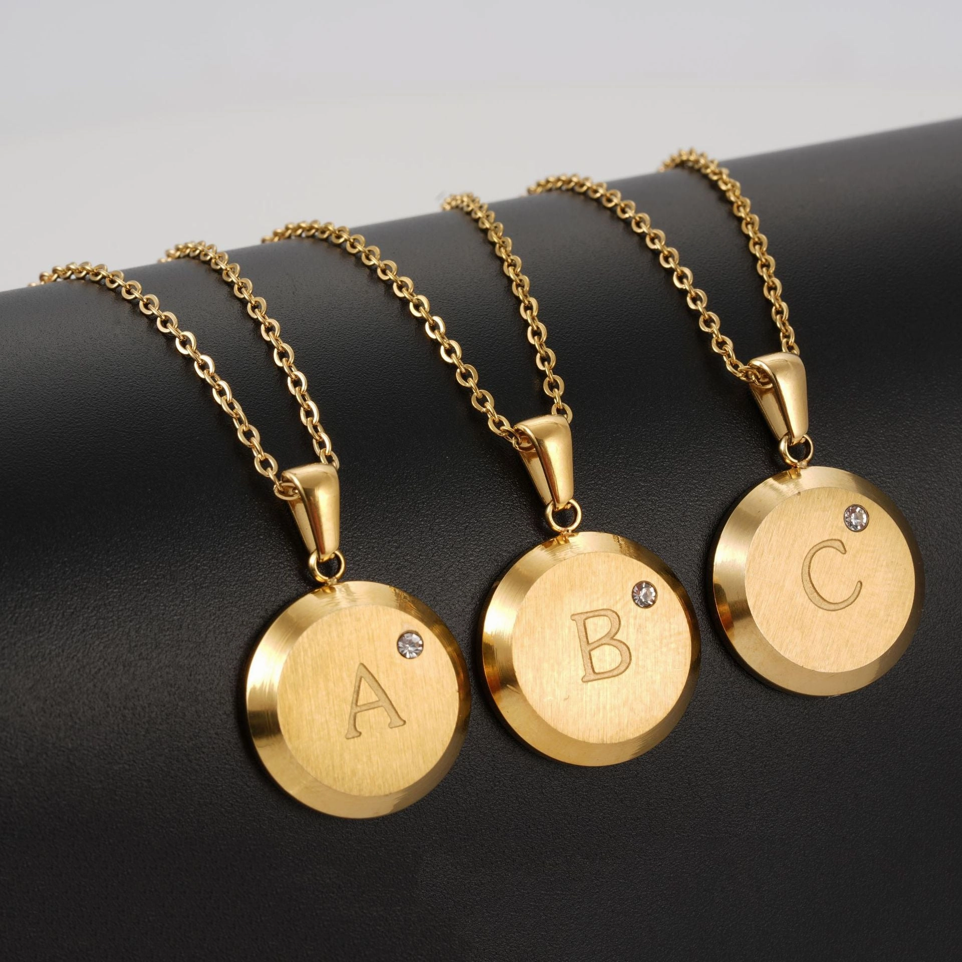 Wholesale 26 Letter Diamond Inlaid Round Gold Plated Necklaces