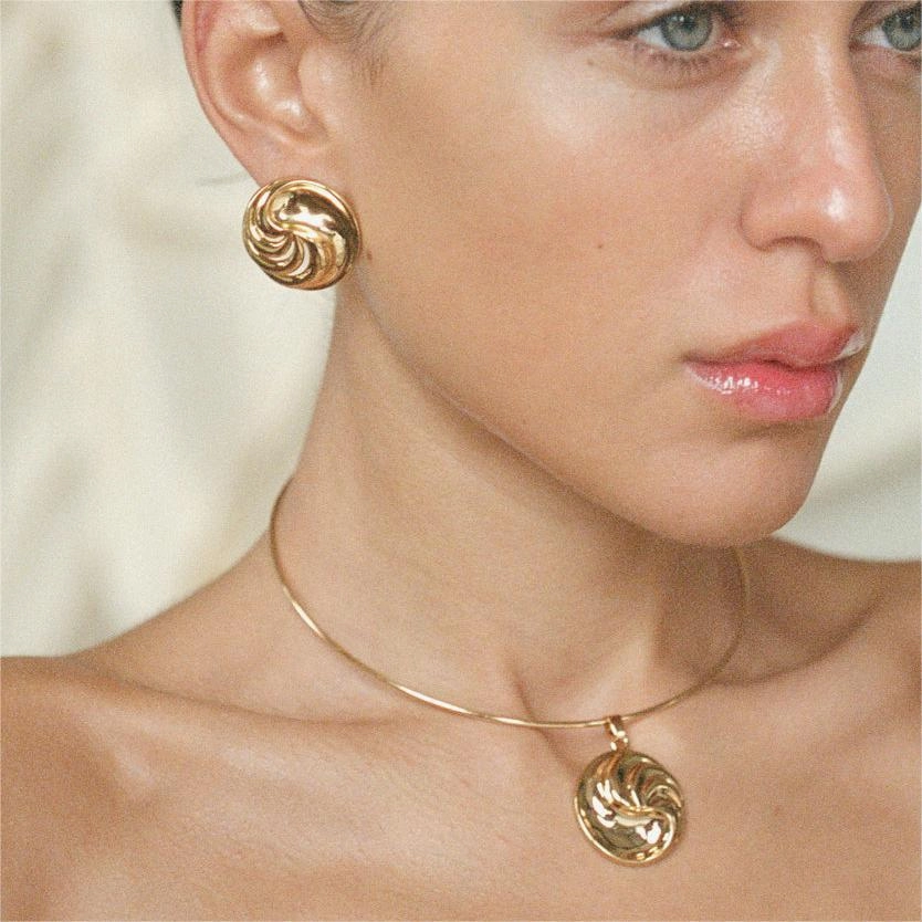 Wholesale 2pcs Round 18k Gold Swirl Pattern Stainless Steel Earrings