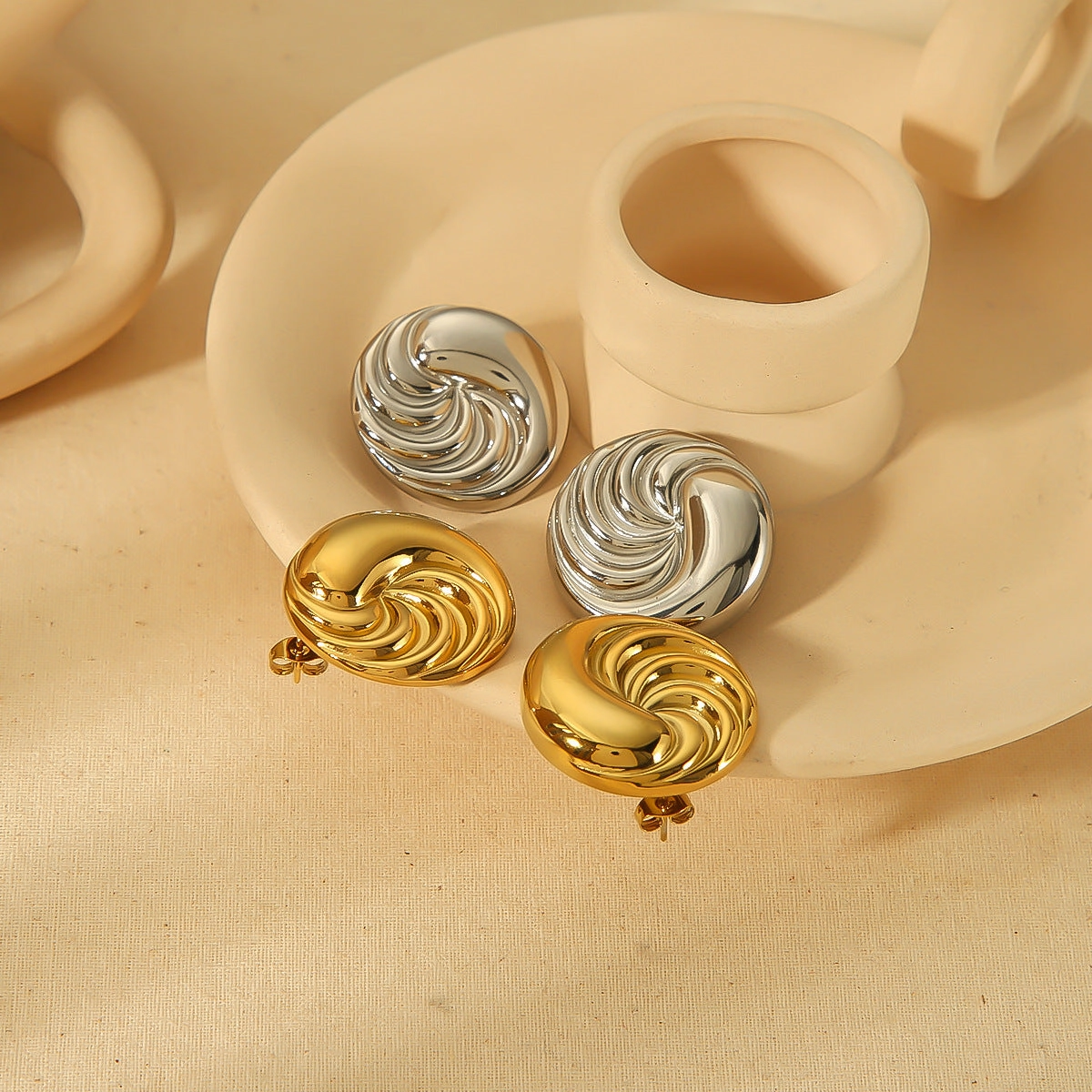 Wholesale 2pcs Round 18k Gold Swirl Pattern Stainless Steel Earrings