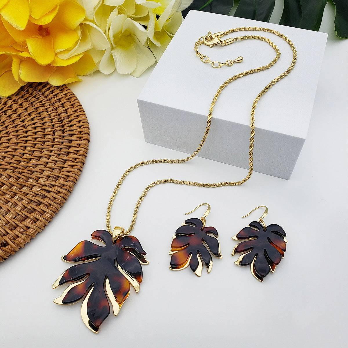 Wholesale Acrylic Large Flower Inlaid Pearl Earrings Jewelry Set