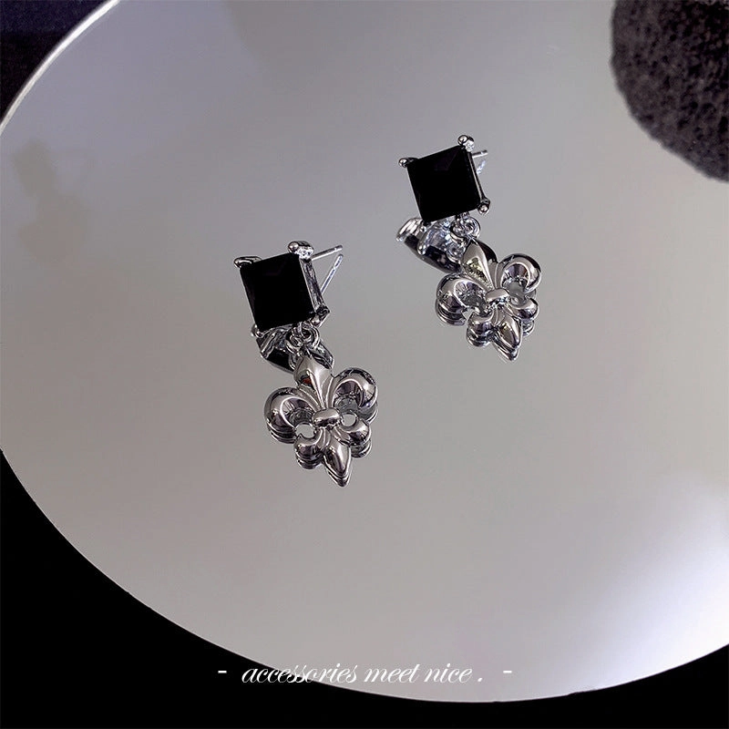Wholesale Alloy Black Temperament Tassel Earrings