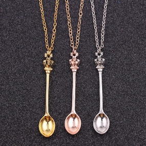 Wholesale Alloy Crown Mini Jewelry Gold Alice Crown Spoon Necklace
