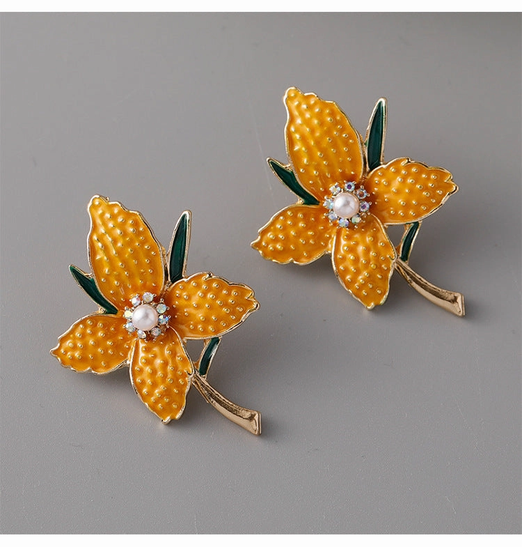 Wholesale Alloy Diamond Studded Flower Earrings
