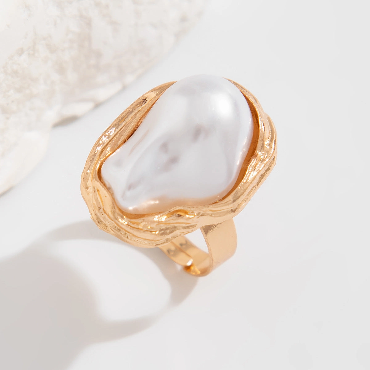 Wholesale Alloy irregular baroque inlaid shaped pearl ring vintage