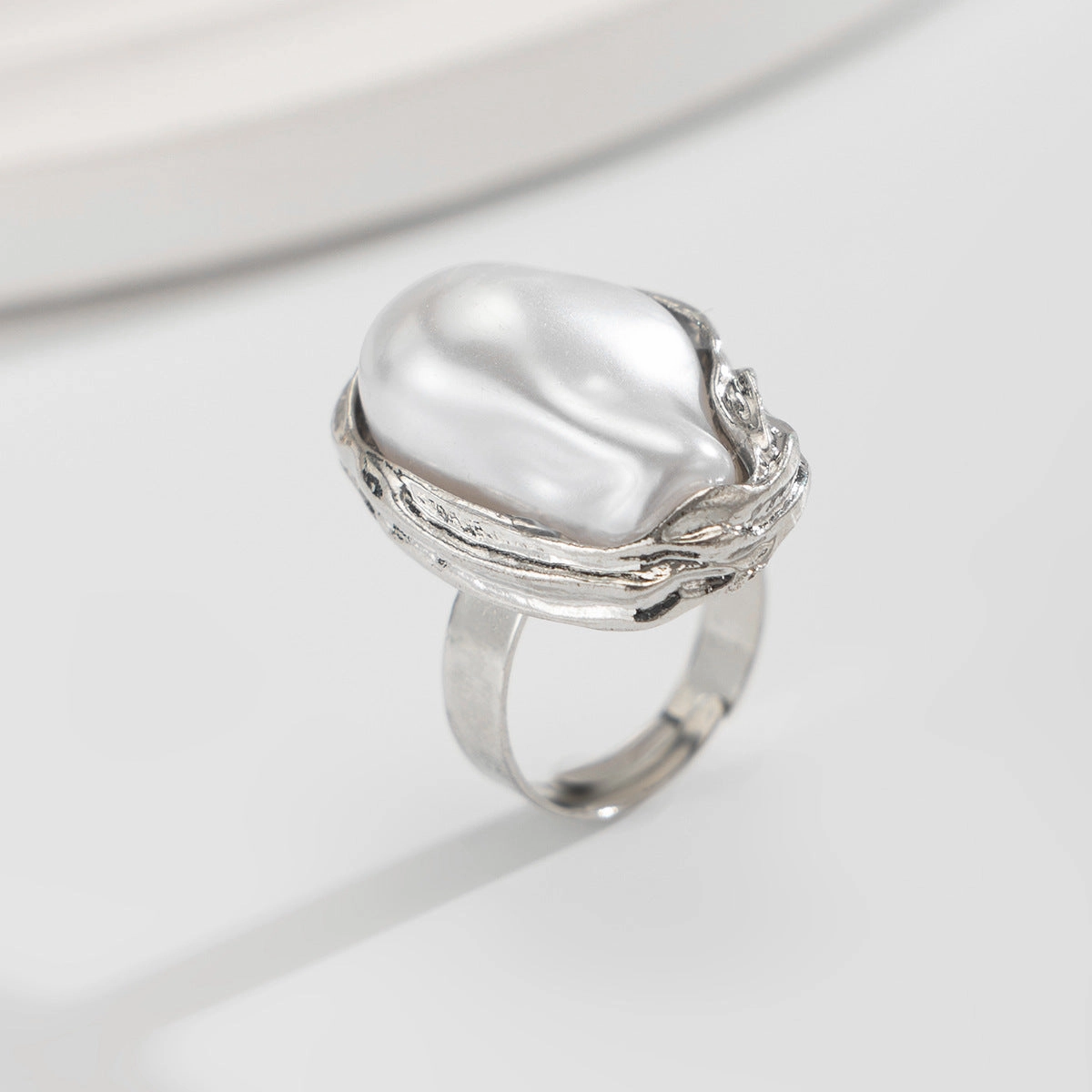 Wholesale Alloy irregular baroque inlaid shaped pearl ring vintage