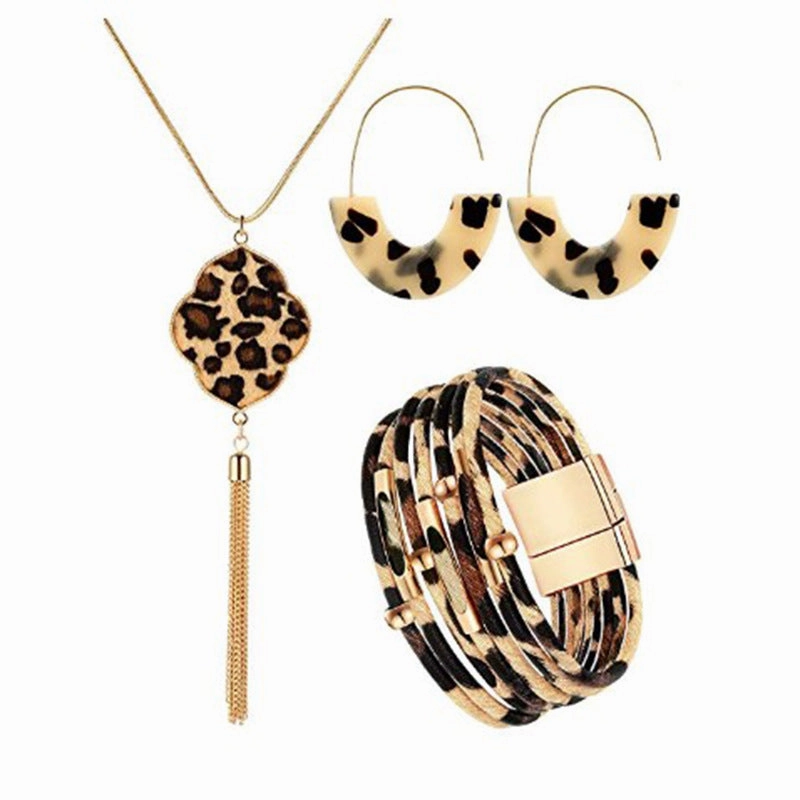 Wholesale Alloy Leopard Magnetic Buckle Leather Beading Brass Tube Bacelet