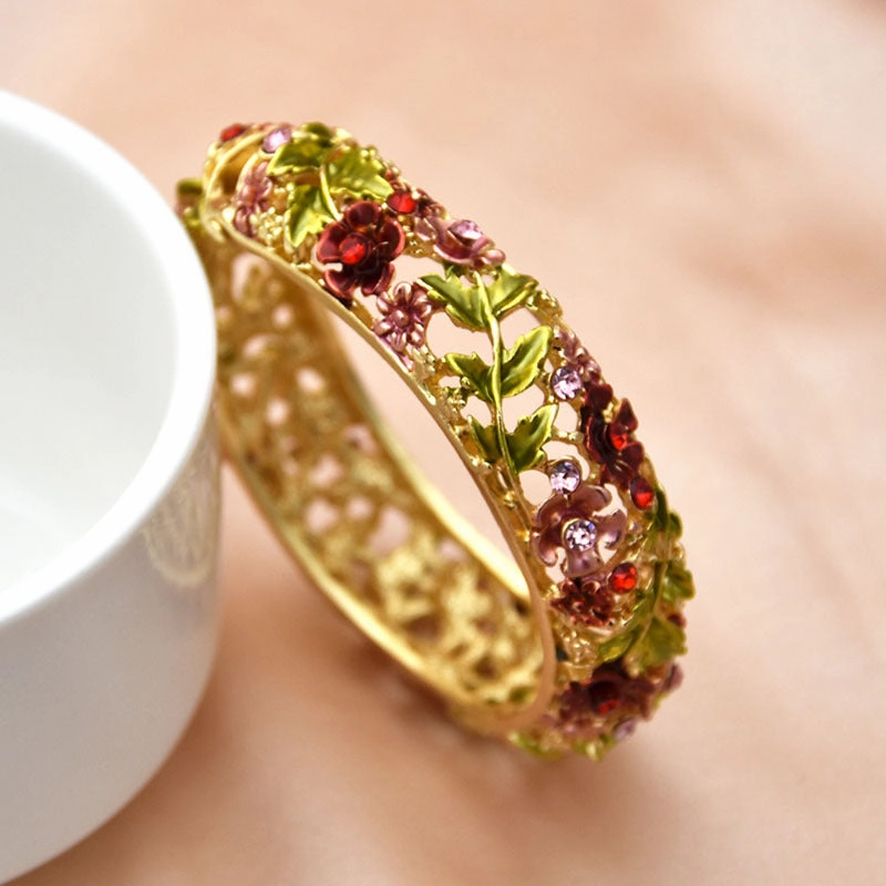 Wholesale Alloy Rose Inlaid Diamond Hollow Bracelet