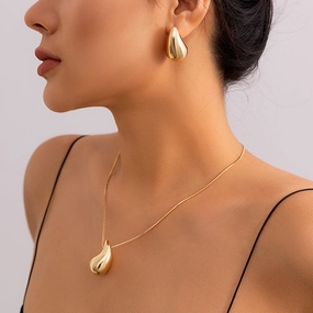 Wholesale Alloy Smooth Comma Droplet Pendant Necklace