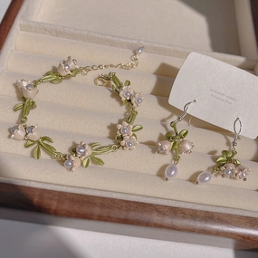 Wholesale Ancient Campanula Orchid Fairy Pearl Clavicle Alloy Necklaces