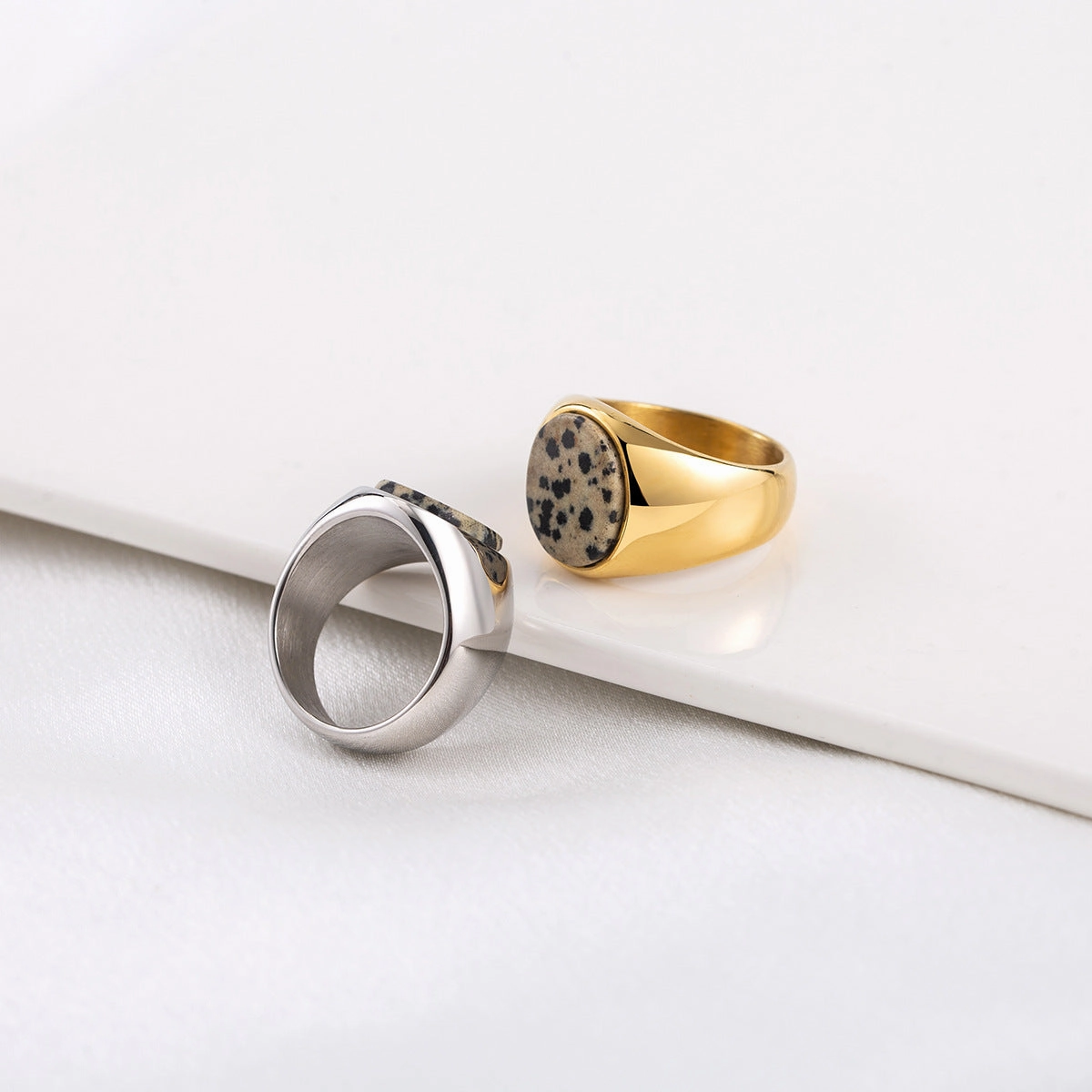 Wholesale Artistic Fashion Titanium Steel 18K Gold Spotted Stone Ring