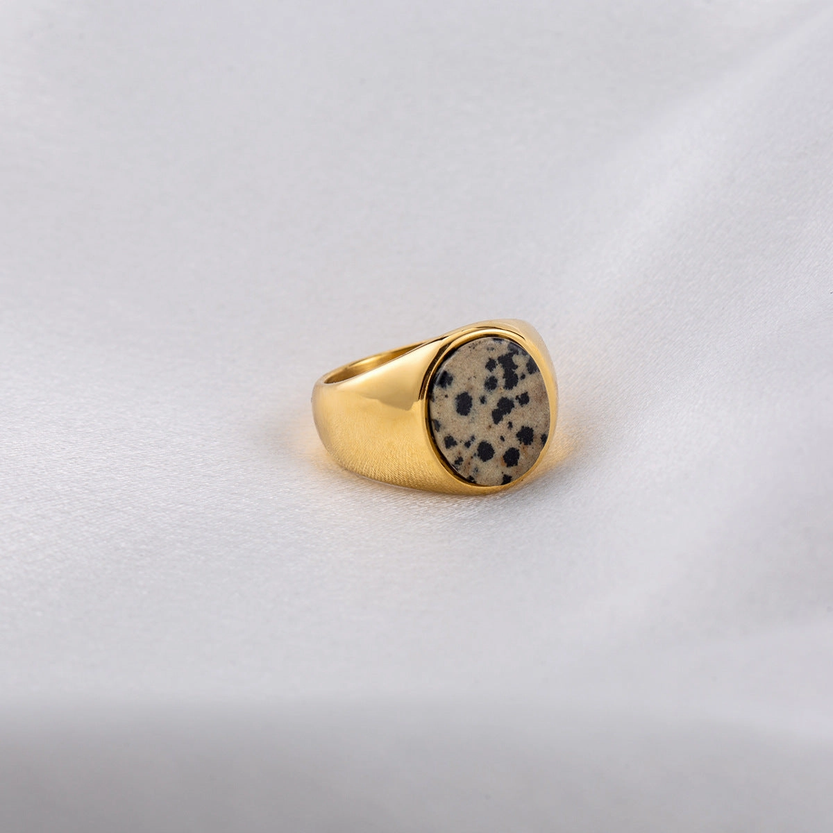 Wholesale Artistic Fashion Titanium Steel 18K Gold Spotted Stone Ring