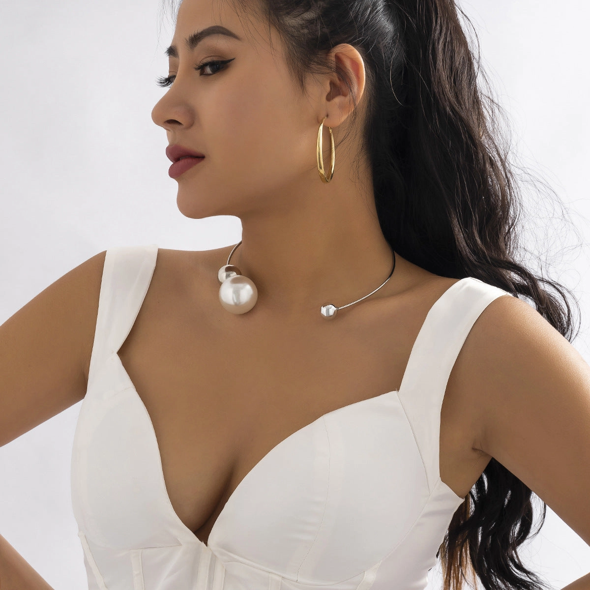 Wholesale Asymmetric Pearl Round Bead Plastic Necklaces