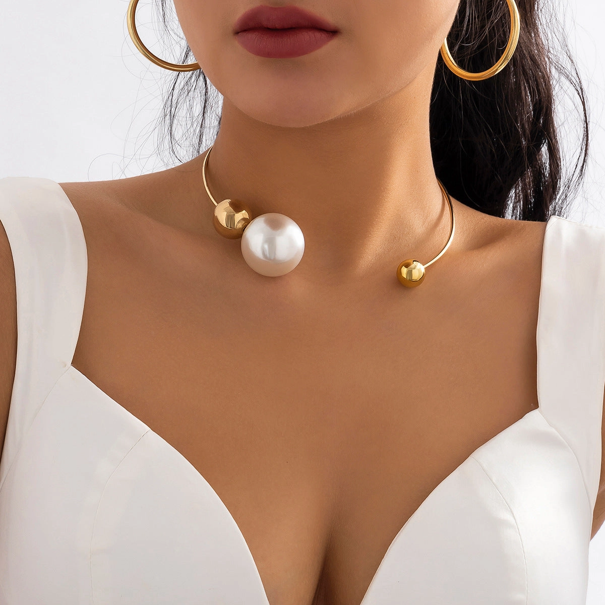 Wholesale Asymmetric Pearl Round Bead Plastic Necklaces