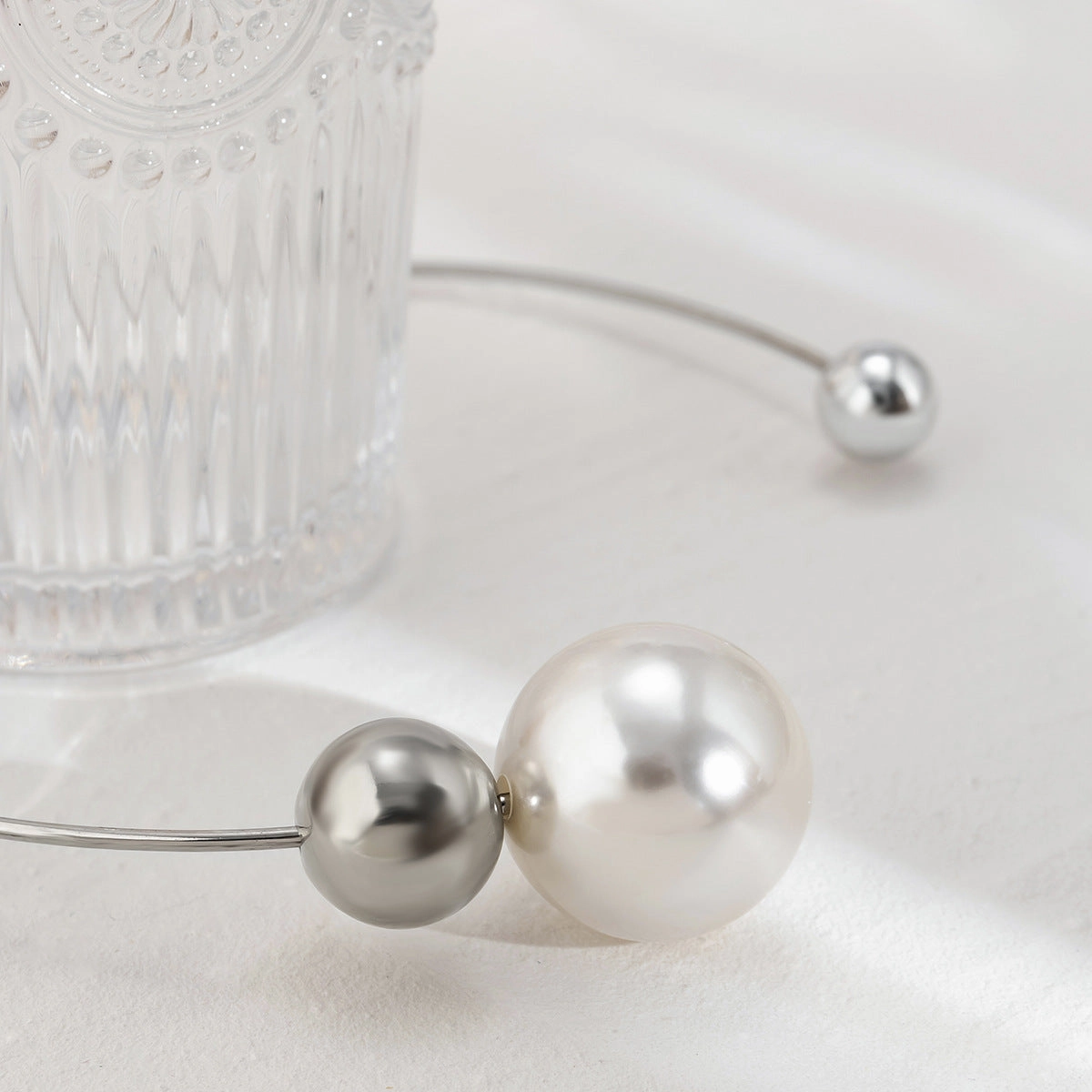 Wholesale Asymmetric Pearl Round Bead Plastic Necklaces