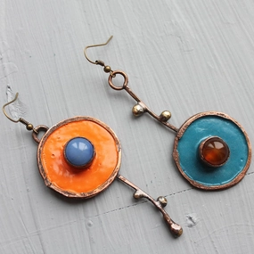 Wholesale Asymmetric Vintage Round Enamel Alloy Earrings