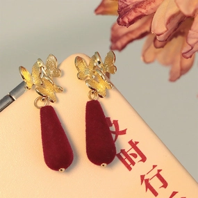 Wholesale Autumn and Winter Red Flocked Drop Earrings