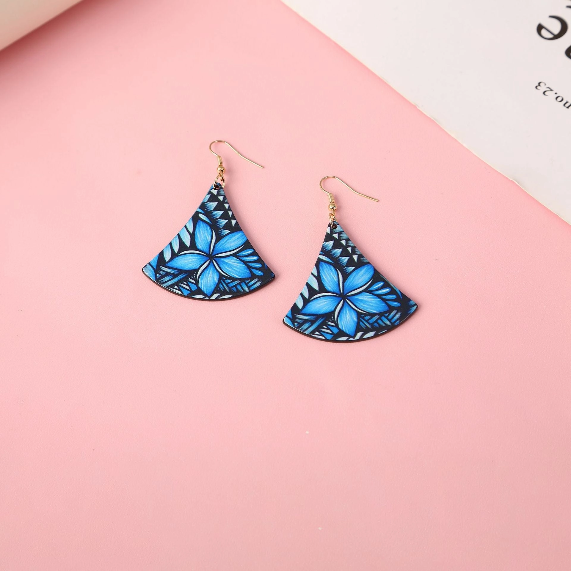 Wholesale Autumn/Winter Triangular Ginkgo Leaf Scalloped Acrylic Earrings
