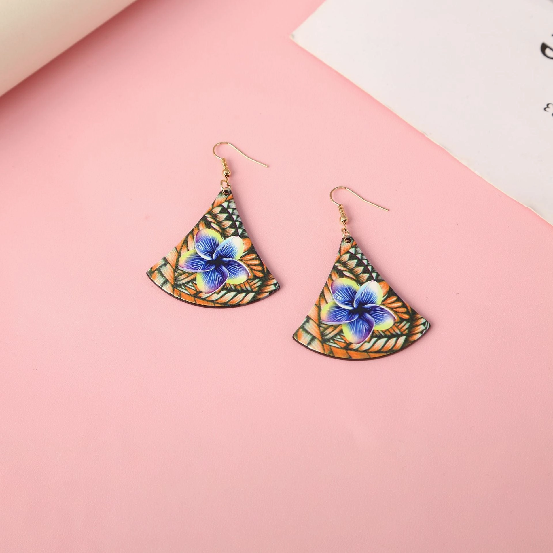 Wholesale Autumn/Winter Triangular Ginkgo Leaf Scalloped Acrylic Earrings