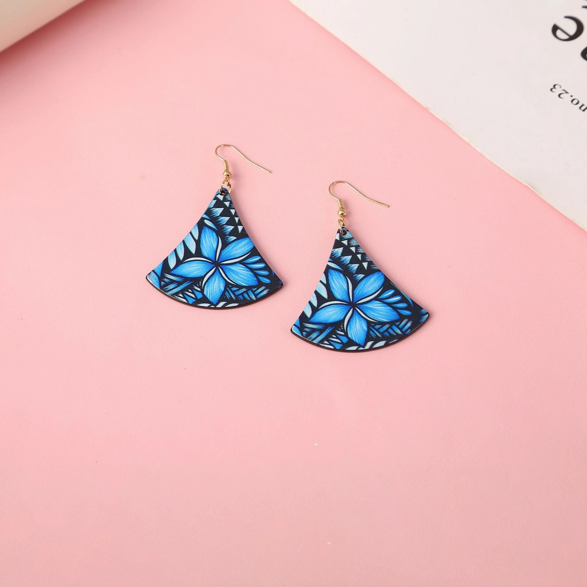 Wholesale Autumn/Winter Triangular Ginkgo Leaf Scalloped Acrylic Earrings