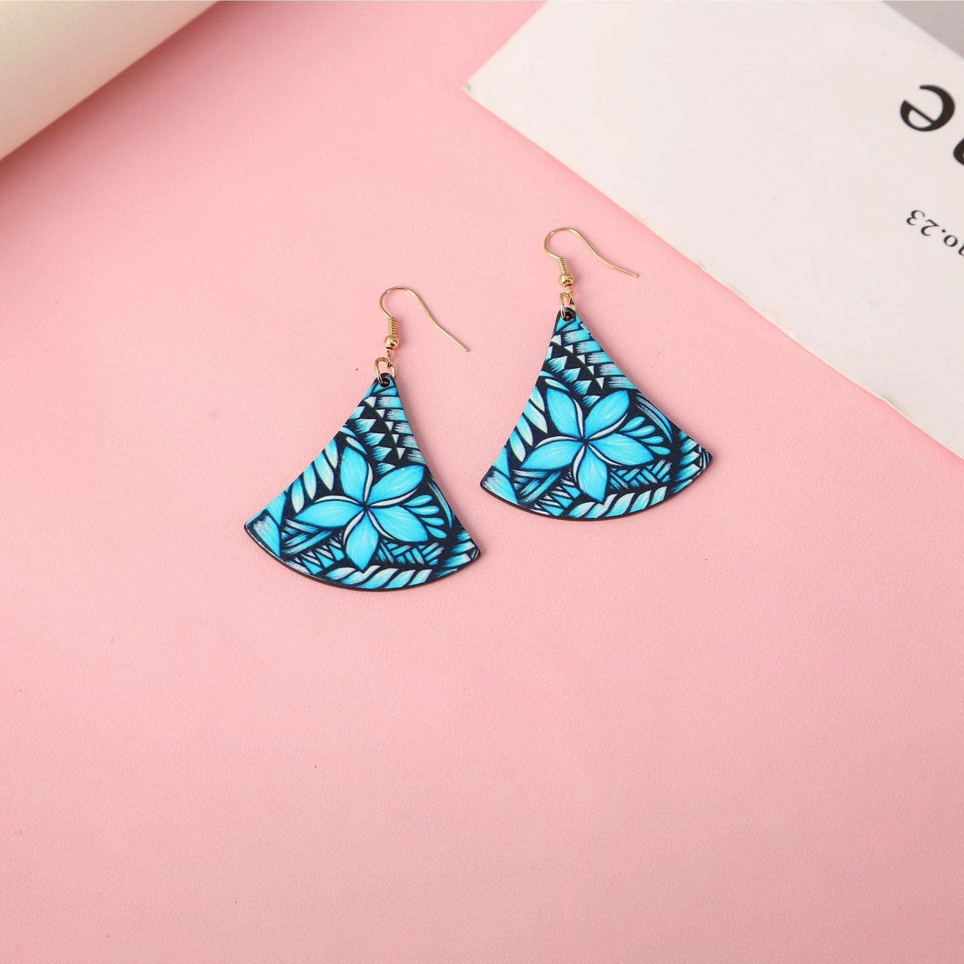 Wholesale Autumn/Winter Triangular Ginkgo Leaf Scalloped Acrylic Earrings