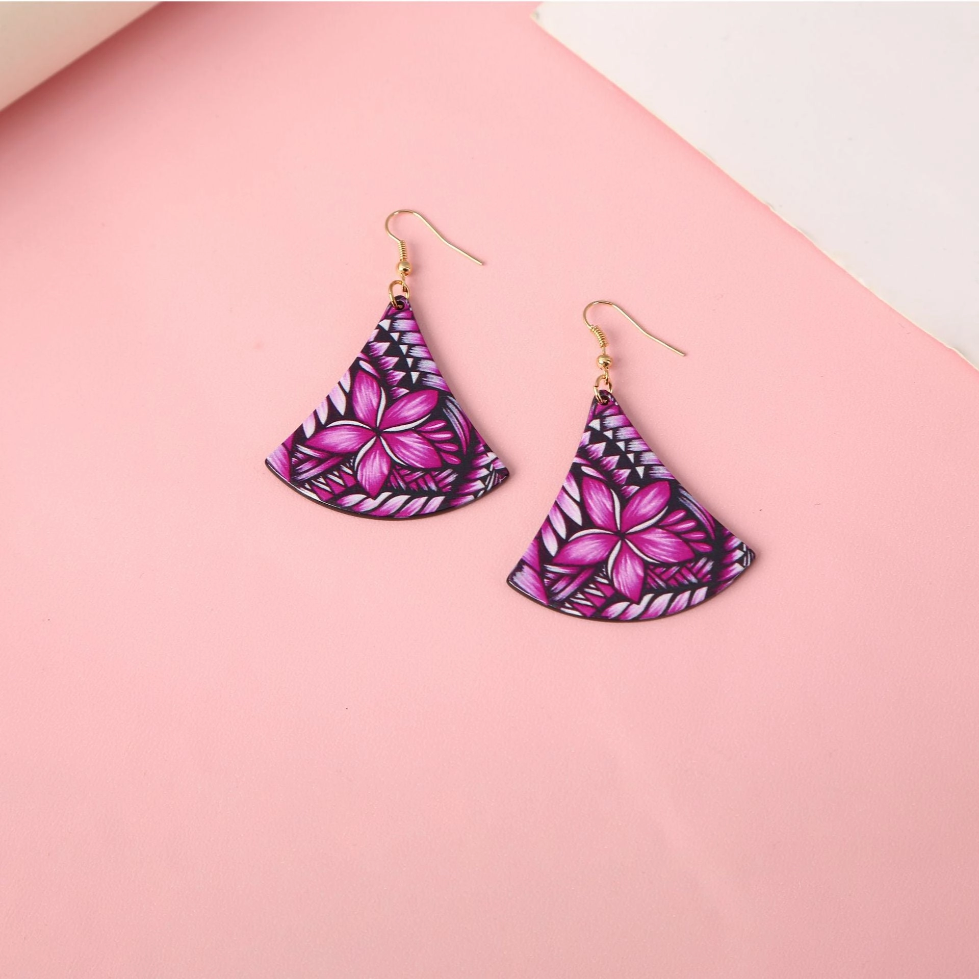 Wholesale Autumn/Winter Triangular Ginkgo Leaf Scalloped Acrylic Earrings