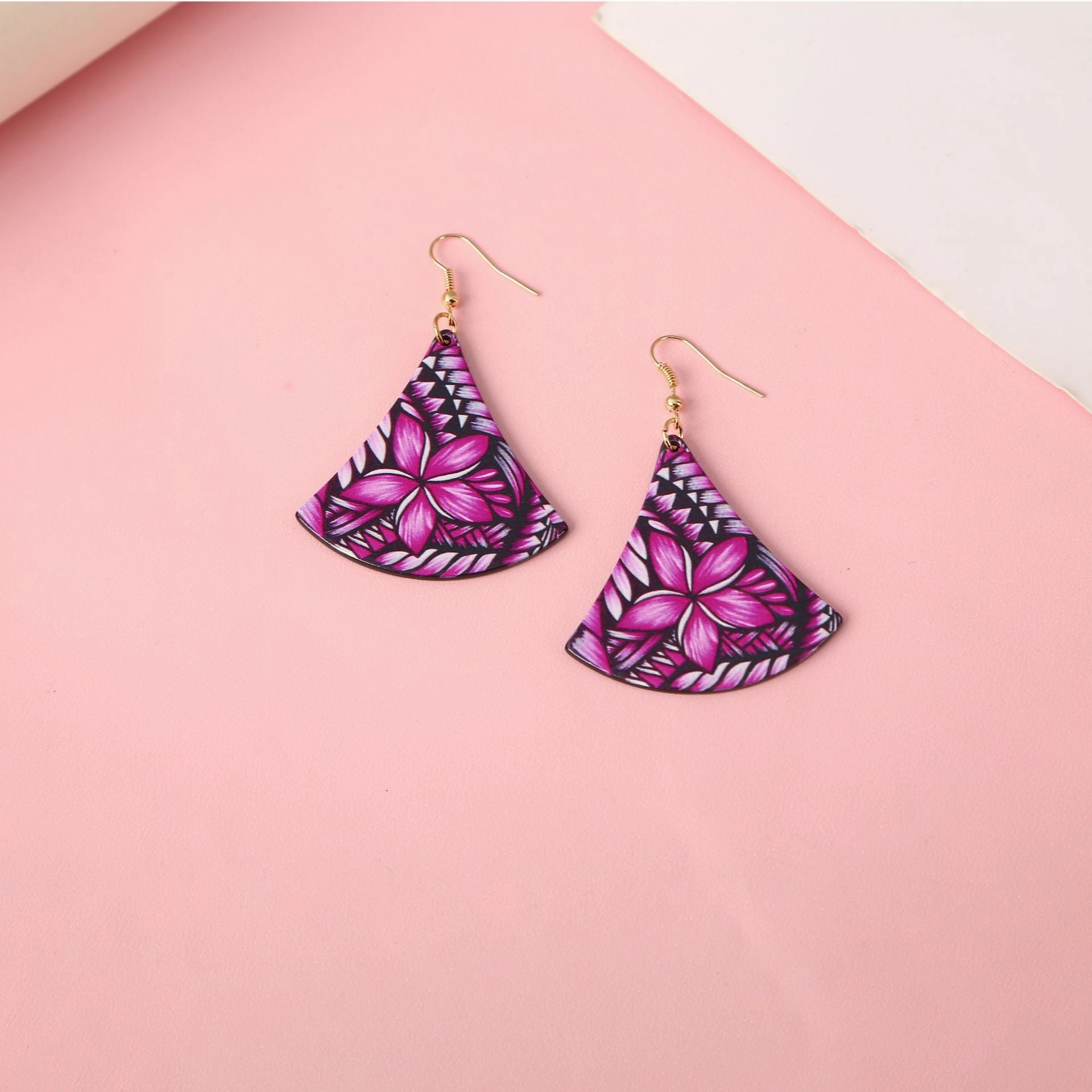 Wholesale Autumn/Winter Triangular Ginkgo Leaf Scalloped Acrylic Earrings