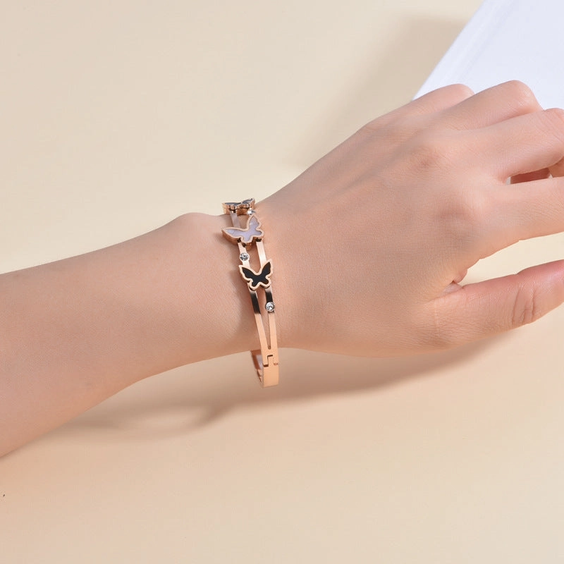 Wholesale Black and White Shell Butterfly Buckle Bracelet Gold Plated Diamond Non-fading Titanium Steel Bracelet