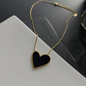 Wholesale Black Big Heart Titanium Steel Necklace Clavicle Chain