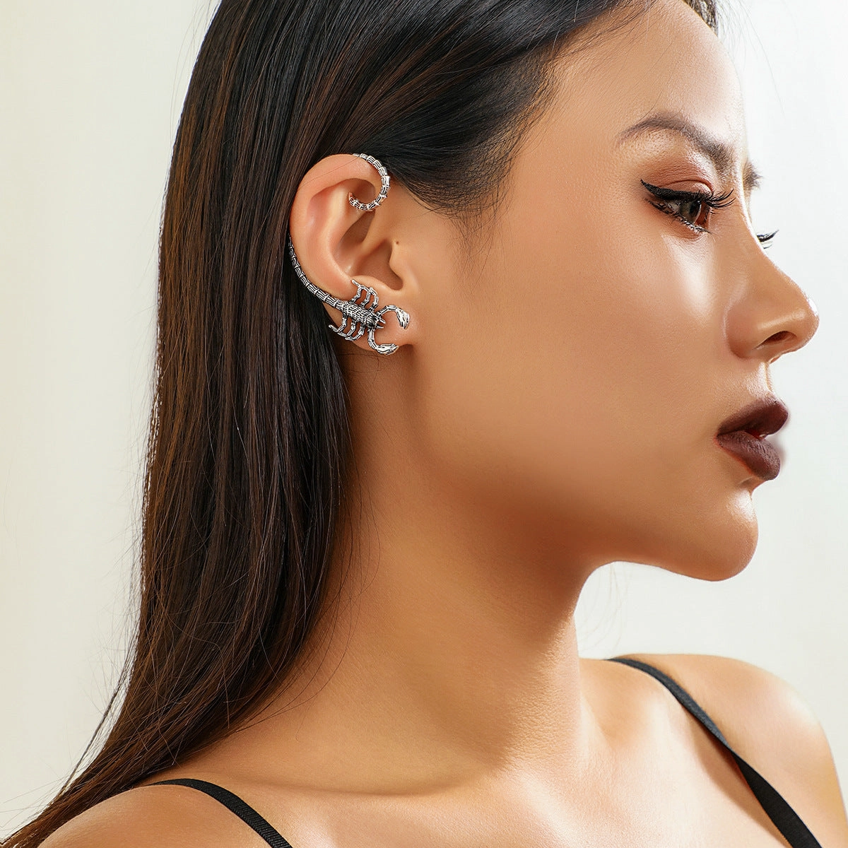 Wholesale Black Scorpion Contour Alloy Stud Earrings