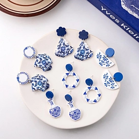 Wholesale blue and white porcelain fragment retro acrylic blue elegant geometric earrings