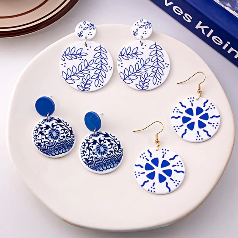 Wholesale blue and white porcelain fragment retro acrylic blue elegant geometric earrings