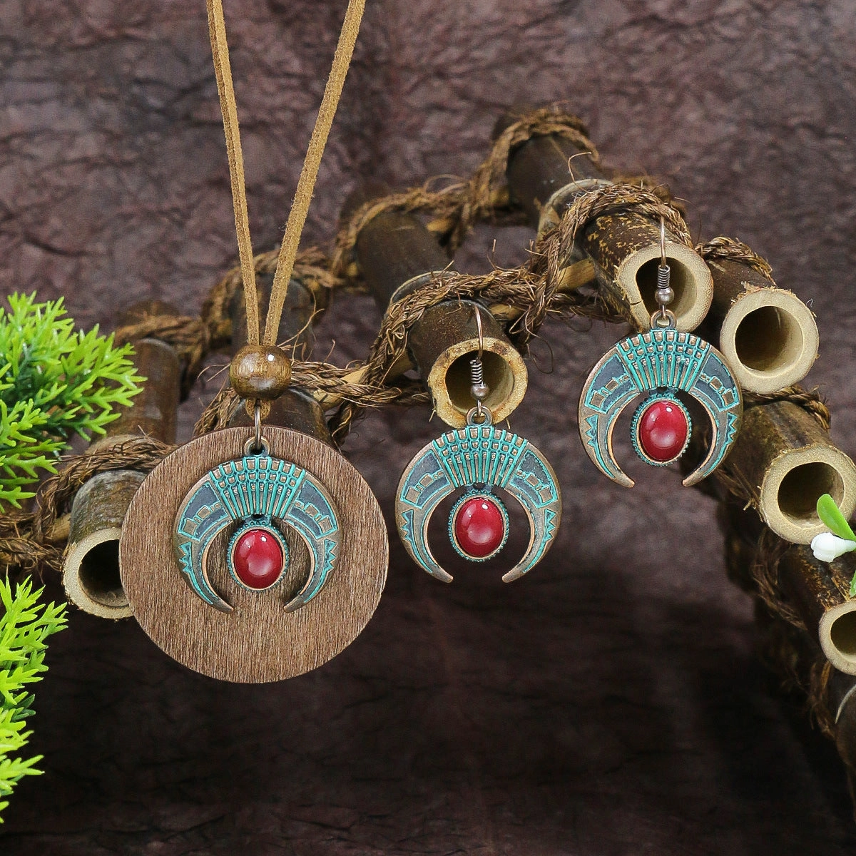 Wholesale Bohemian Crescent Moon Inlaid Turquoise Earrings Wooden Pendant Necklace Set