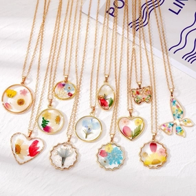 Wholesale Bohemian Natural Dried Flower Geometric Polygon Butterfly Necklace
