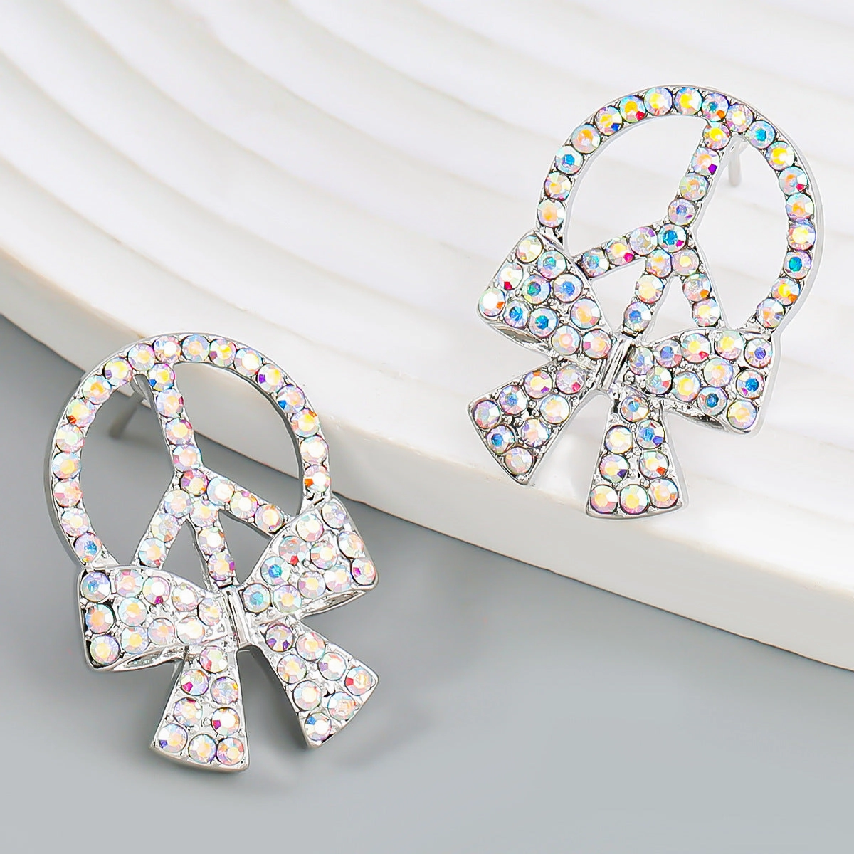 Wholesale Bowknot Vintage Diamond Alloy Earrings