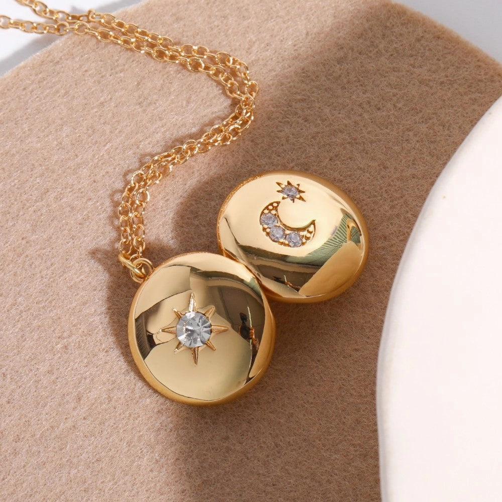 Wholesale Butterfly Shell Photo Album Photo Frame Necklace Retro Retractable Necklace Plated with Real Gold Color