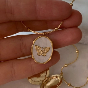 Wholesale Butterfly Shell Photo Album Photo Frame Necklace Retro Retractable Necklace Plated with Real Gold Color